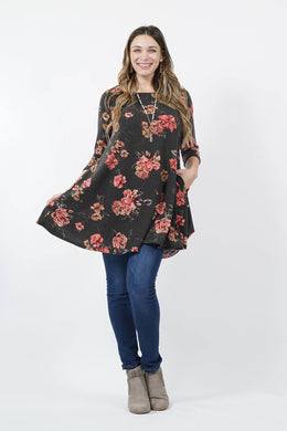 PLUS SIZE Floral Two-Pocket Tunic
