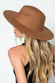 A VINTAGE PLAIN FEDORA HAT